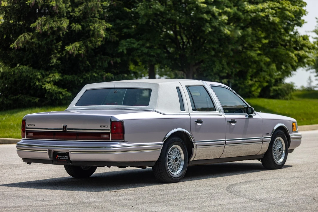 1991 Lincoln Town Car - Image 28 of 31