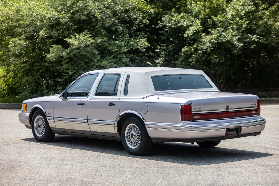1991 Lincoln Town Car - Image 21 of 31