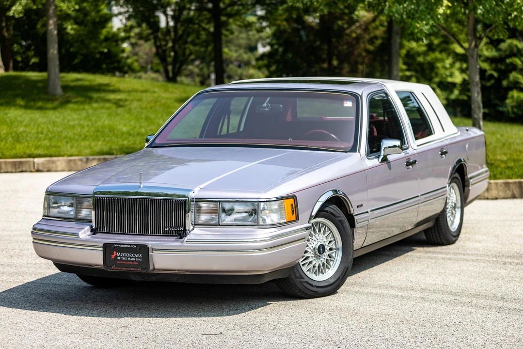 1991 Lincoln Town Car - Image 13 of 31