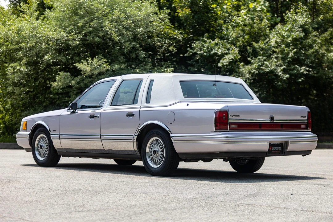 1991 Lincoln Town Car - Image 23 of 31