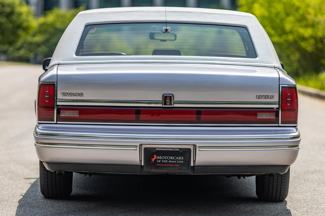 1991 Lincoln Town Car - Image 25 of 31