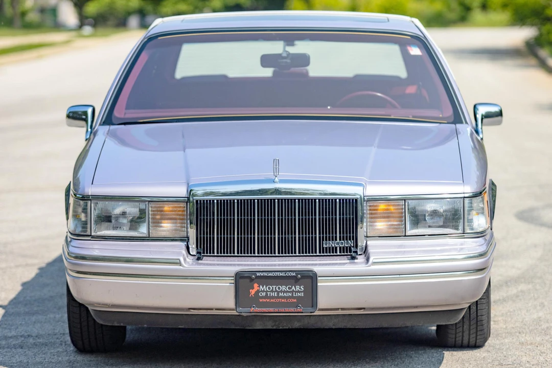 1991 Lincoln Town Car - Image 8 of 31