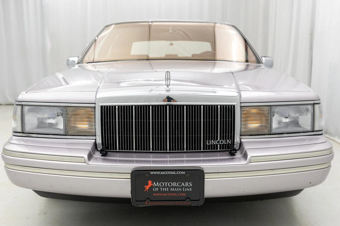 1991 Lincoln Town Car - Image 9 of 31