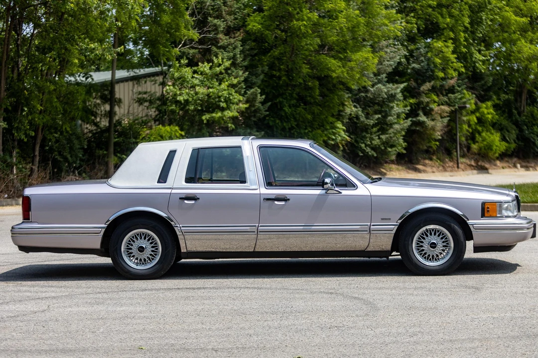 1991 Lincoln Town Car - Image 30 of 31