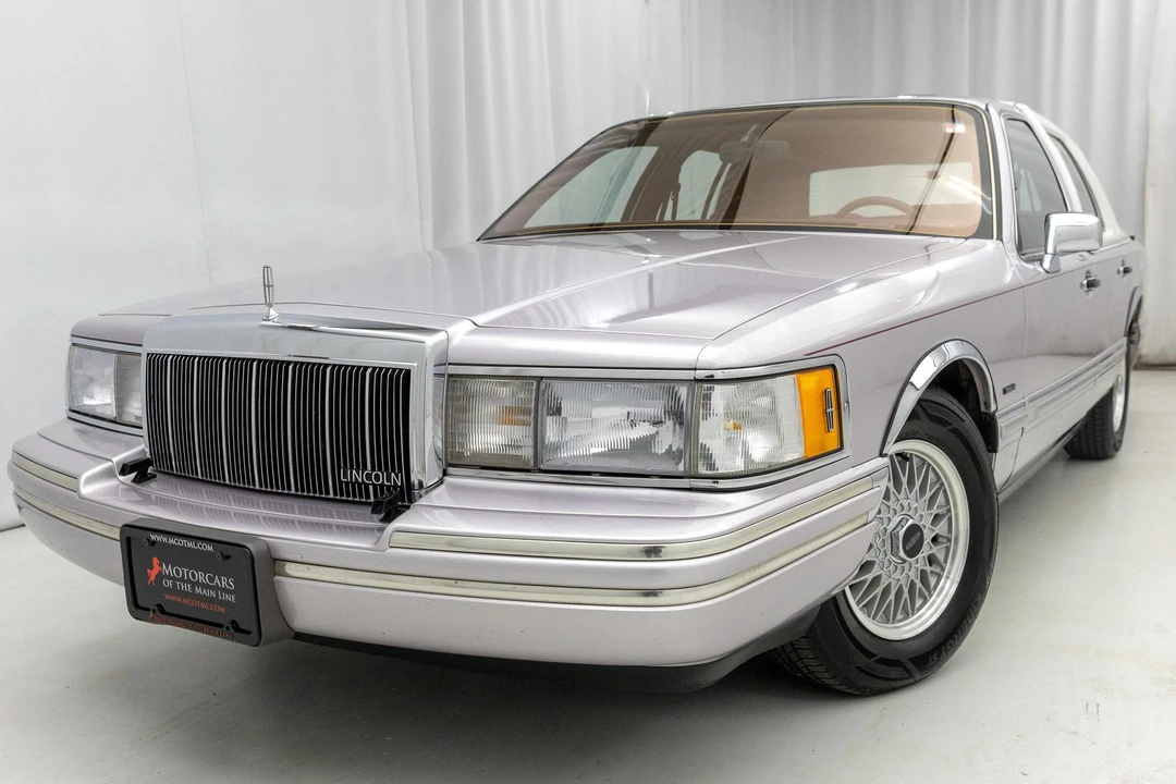 1991 Lincoln Town Car - Image 10 of 31
