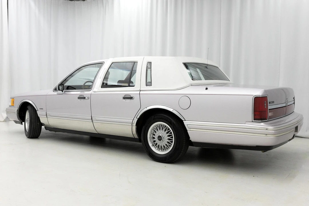1991 Lincoln Town Car - Image 22 of 31
