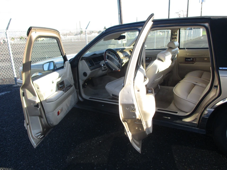 1991 Lincoln Town Car - Image 4 of 21
