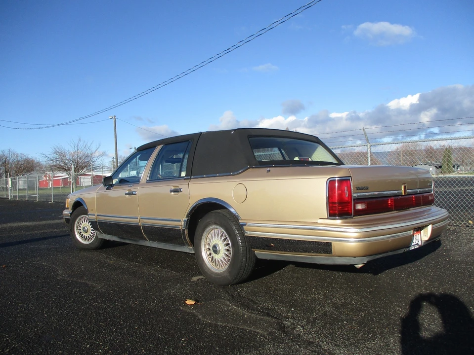 1991 Lincoln Town Car - Image 14 of 21