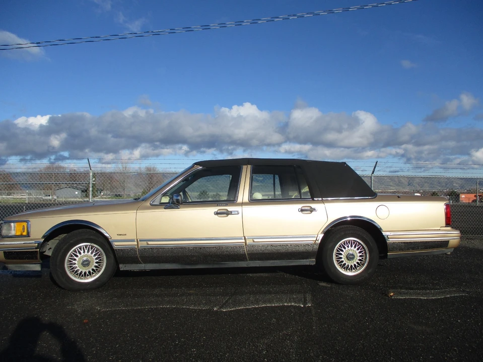 1991 Lincoln Town Car - Image 3 of 21