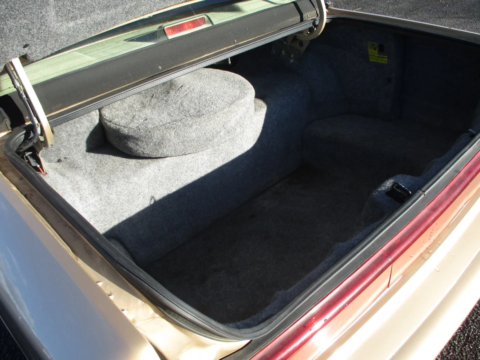 1991 Lincoln Town Car - Image 19 of 21