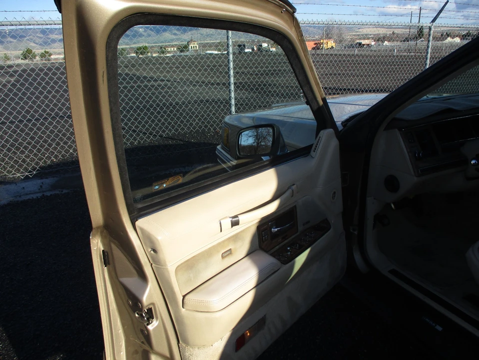 1991 Lincoln Town Car - Image 5 of 21