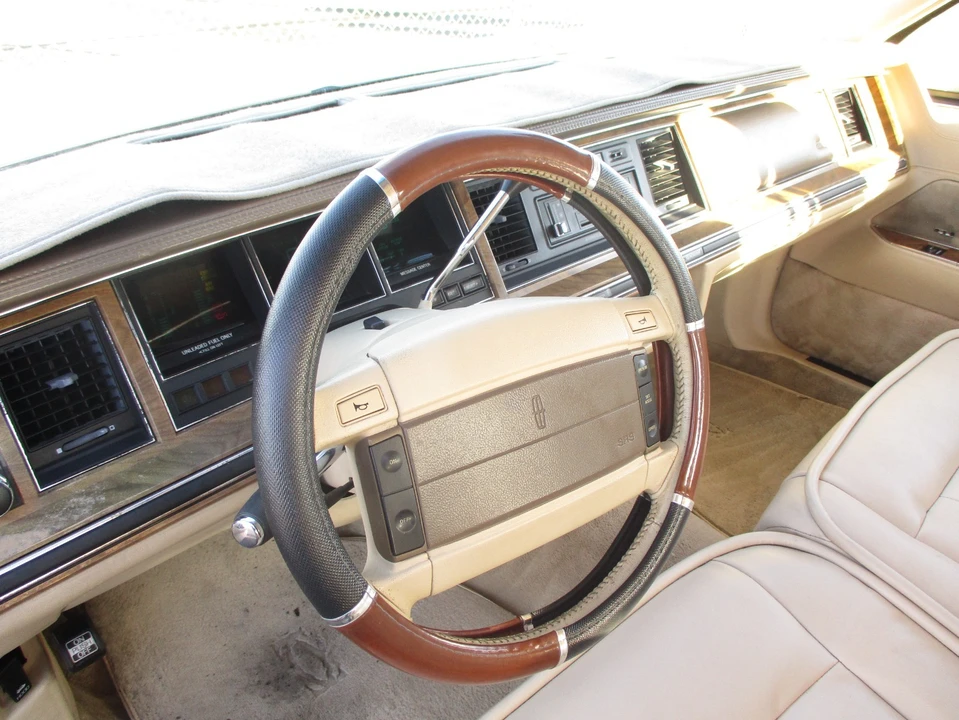 1991 Lincoln Town Car - Image 7 of 21