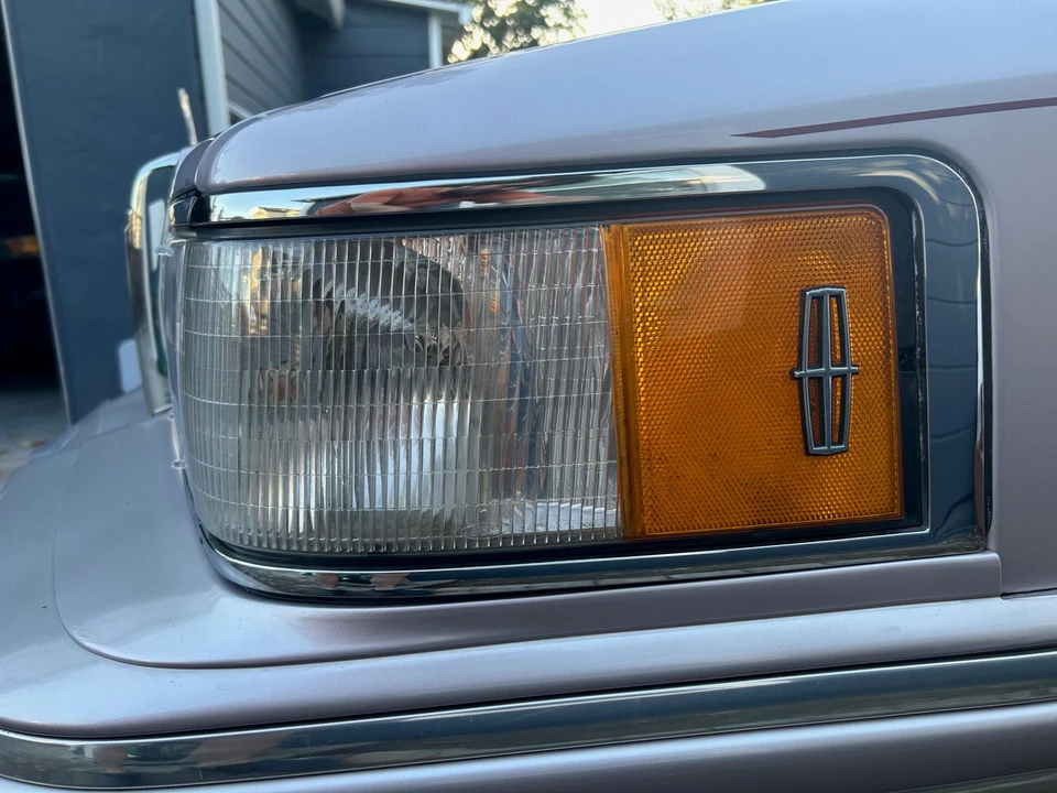 1991 Lincoln Town Car - Image 20 of 31