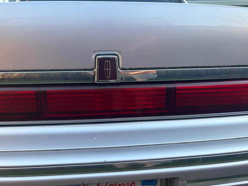1991 Lincoln Town Car - Image 29 of 31