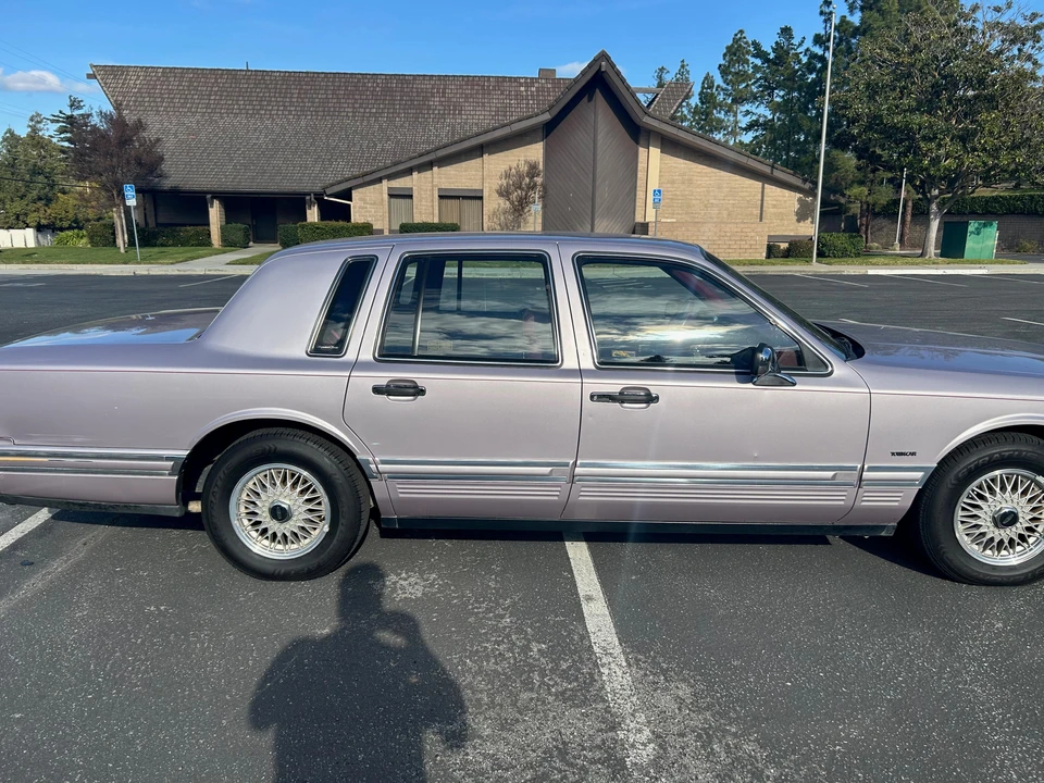 1991 Lincoln Town Car - Image 16 of 31