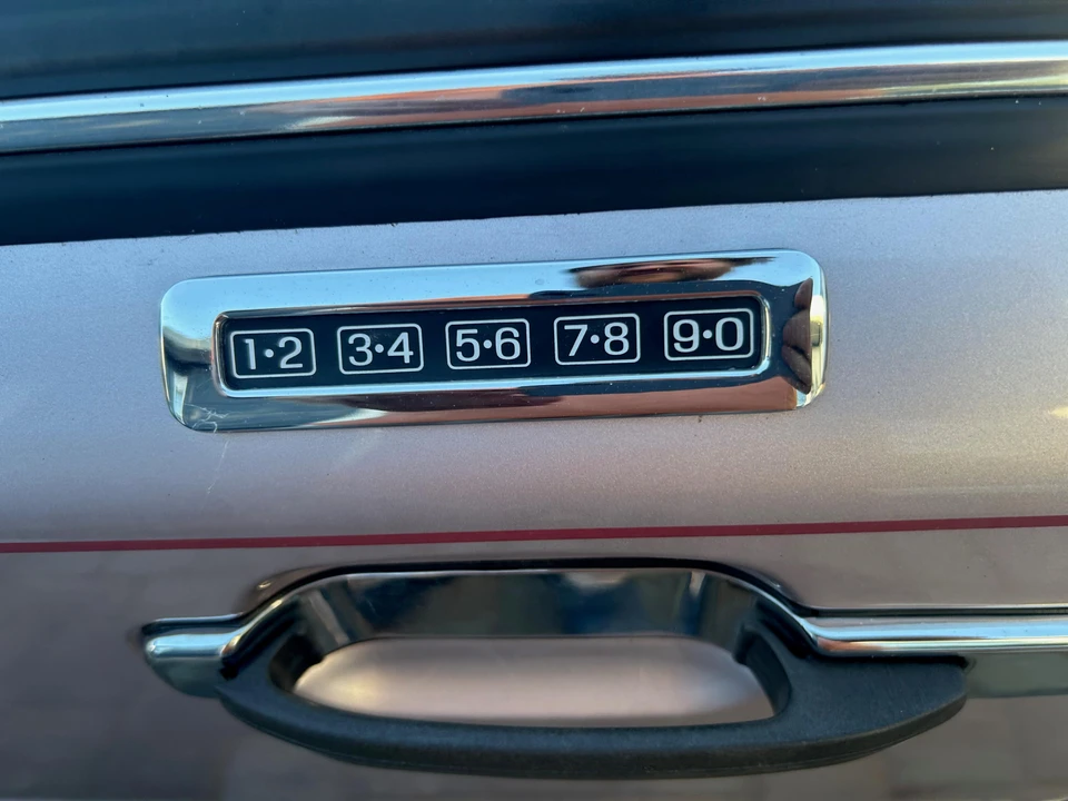 1991 Lincoln Town Car - Image 22 of 31
