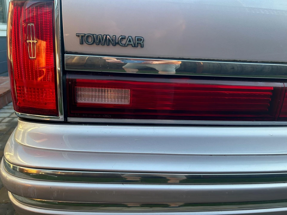 1991 Lincoln Town Car - Image 28 of 31