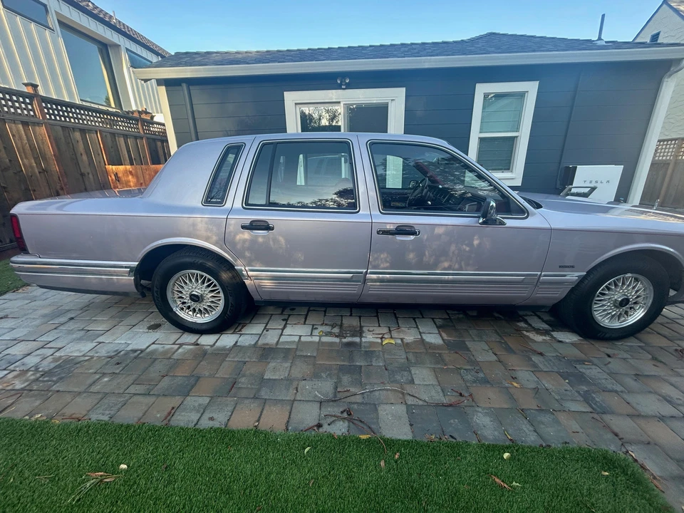 1991 Lincoln Town Car - Image 15 of 31