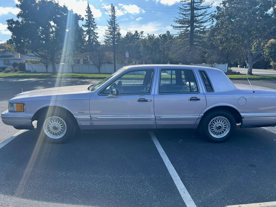 1991 Lincoln Town Car - Image 9 of 31