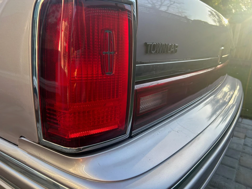 1991 Lincoln Town Car - Image 27 of 31