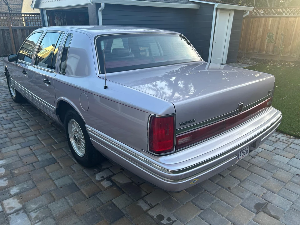 1991 Lincoln Town Car - Image 10 of 31