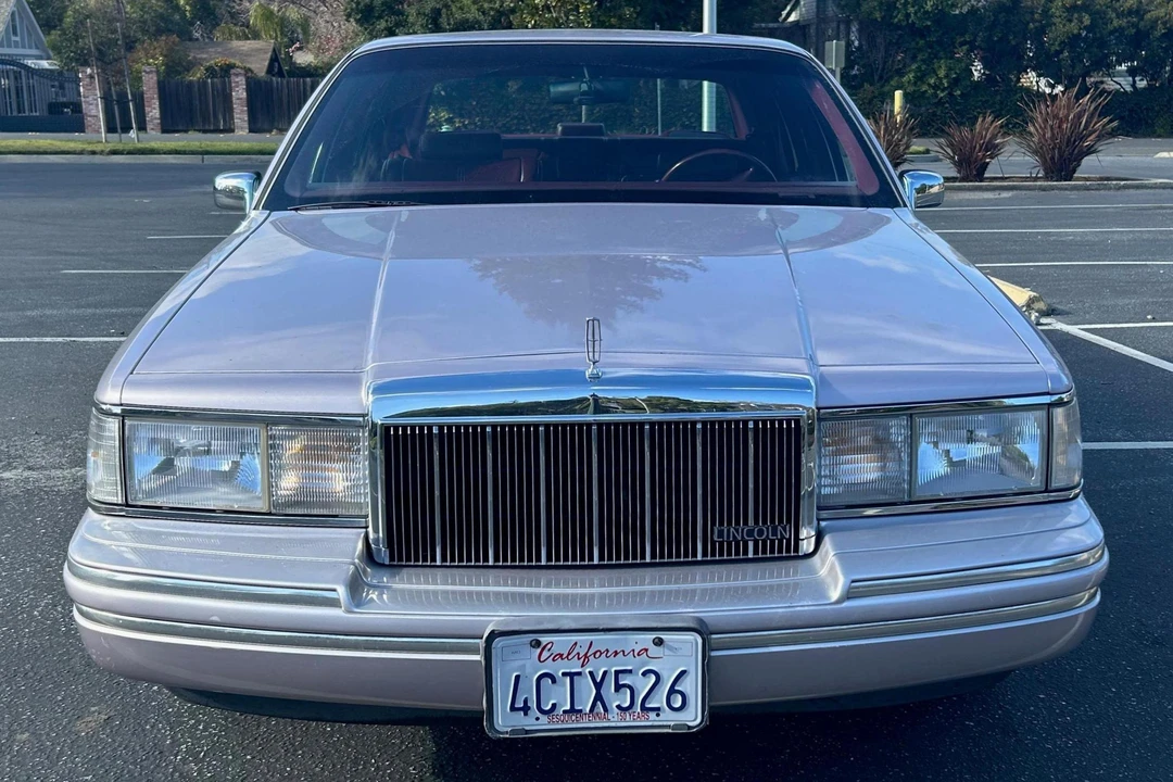 1991 Lincoln Town Car - Image 2 of 31