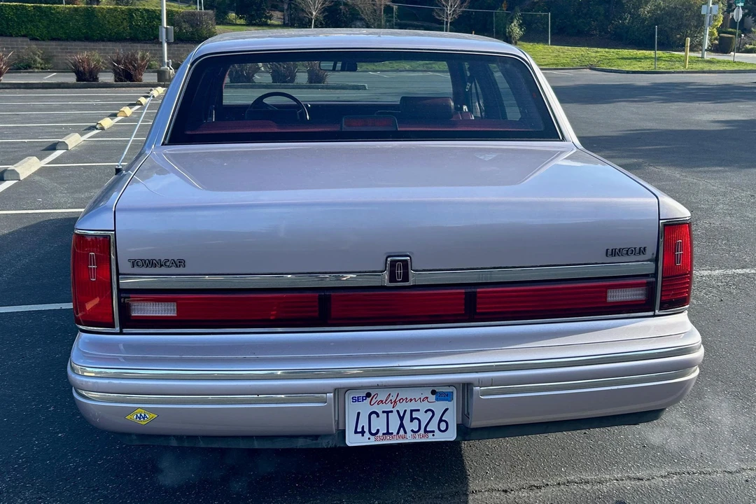 1991 Lincoln Town Car - Image 5 of 31