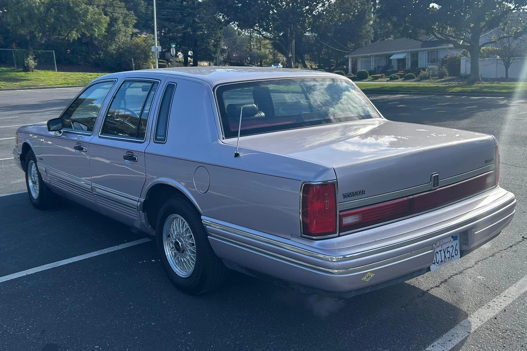 1991 Lincoln Town Car - Image 4 of 31