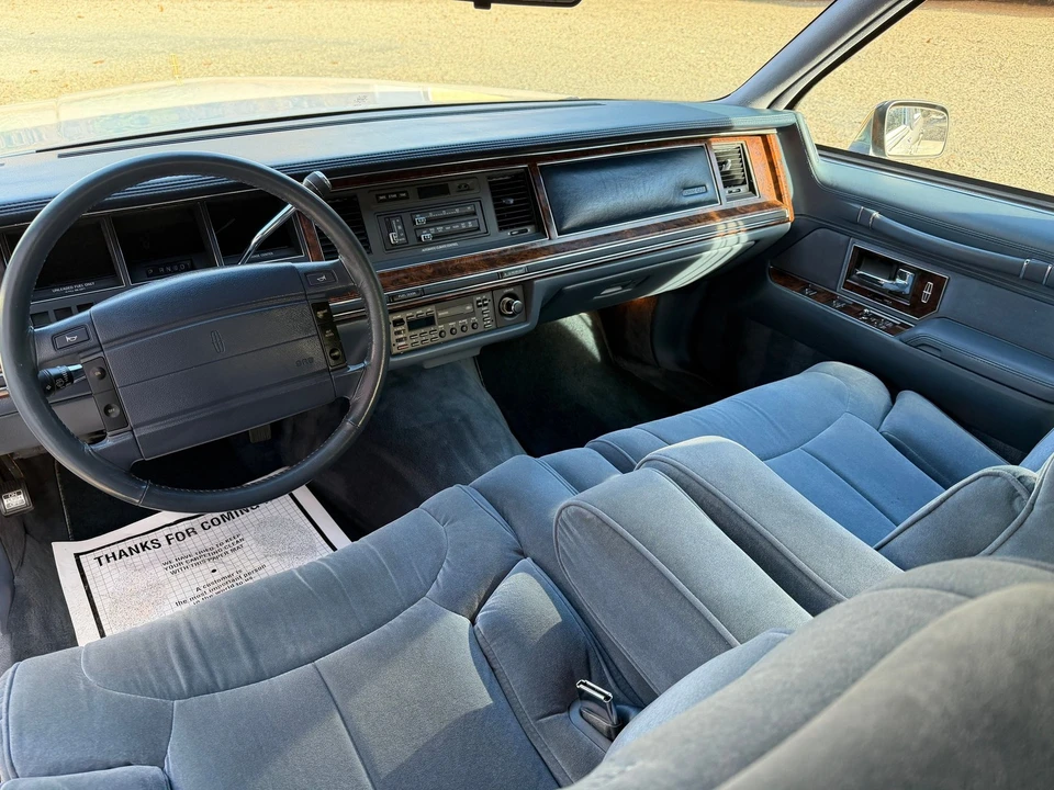 1991 Lincoln Town Car - Image 16 of 21