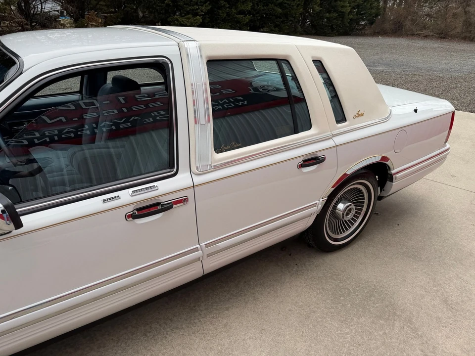 1991 Lincoln Town Car - Image 8 of 21