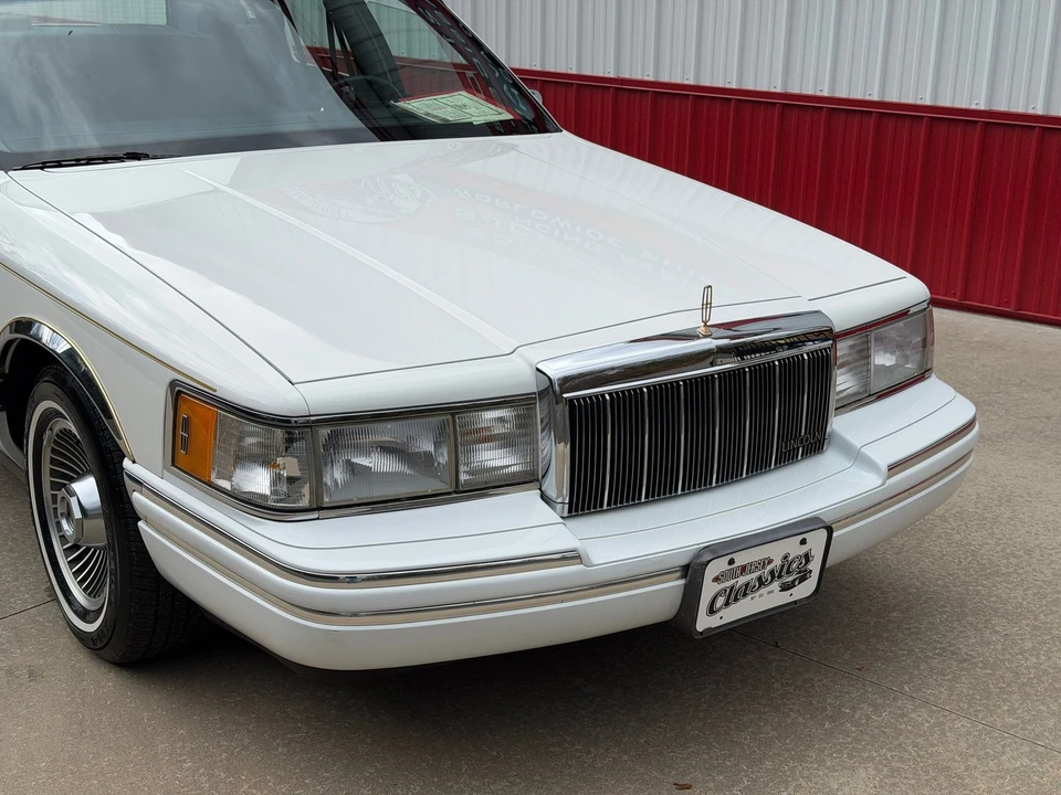 1991 Lincoln Town Car - Image 2 of 21