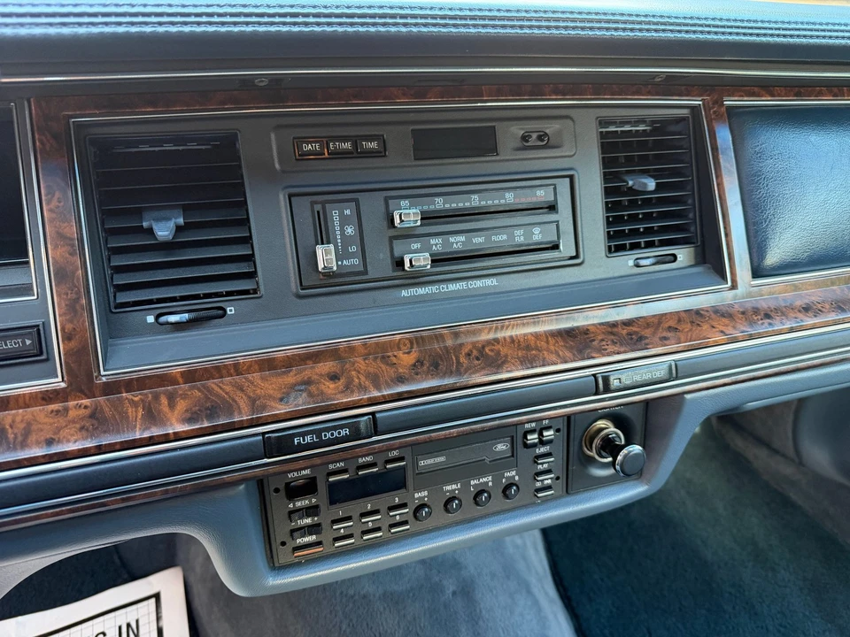 1991 Lincoln Town Car - Image 21 of 21