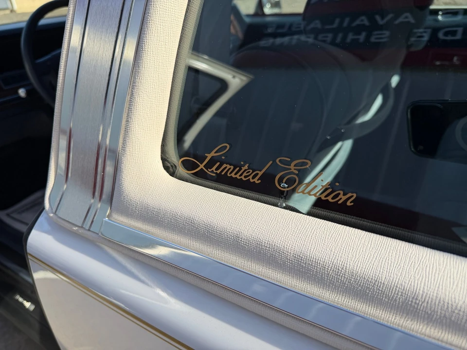 1991 Lincoln Town Car - Image 14 of 21