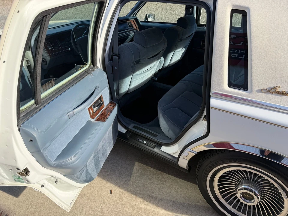 1991 Lincoln Town Car - Image 17 of 21