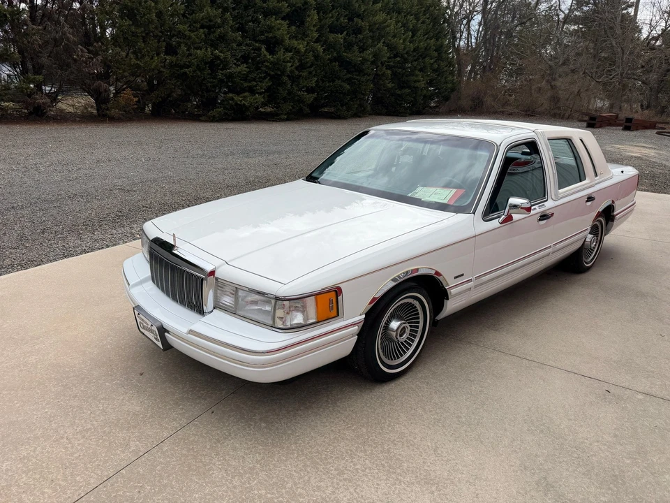 1991 Lincoln Town Car - Image 4 of 21