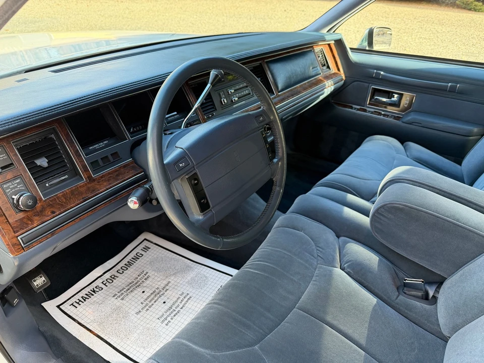 1991 Lincoln Town Car - Image 12 of 21