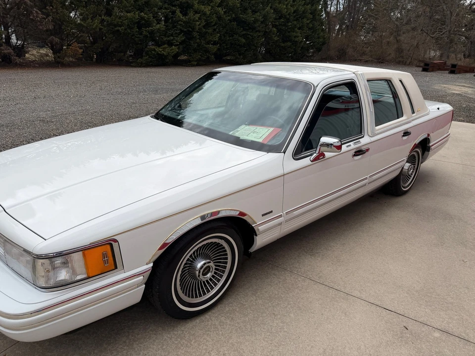 1991 Lincoln Town Car - Image 5 of 21