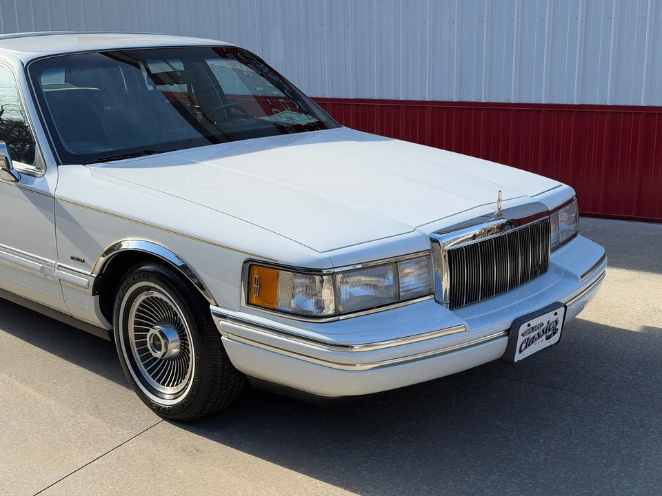 1991 Lincoln Town Car - Image 10 of 21