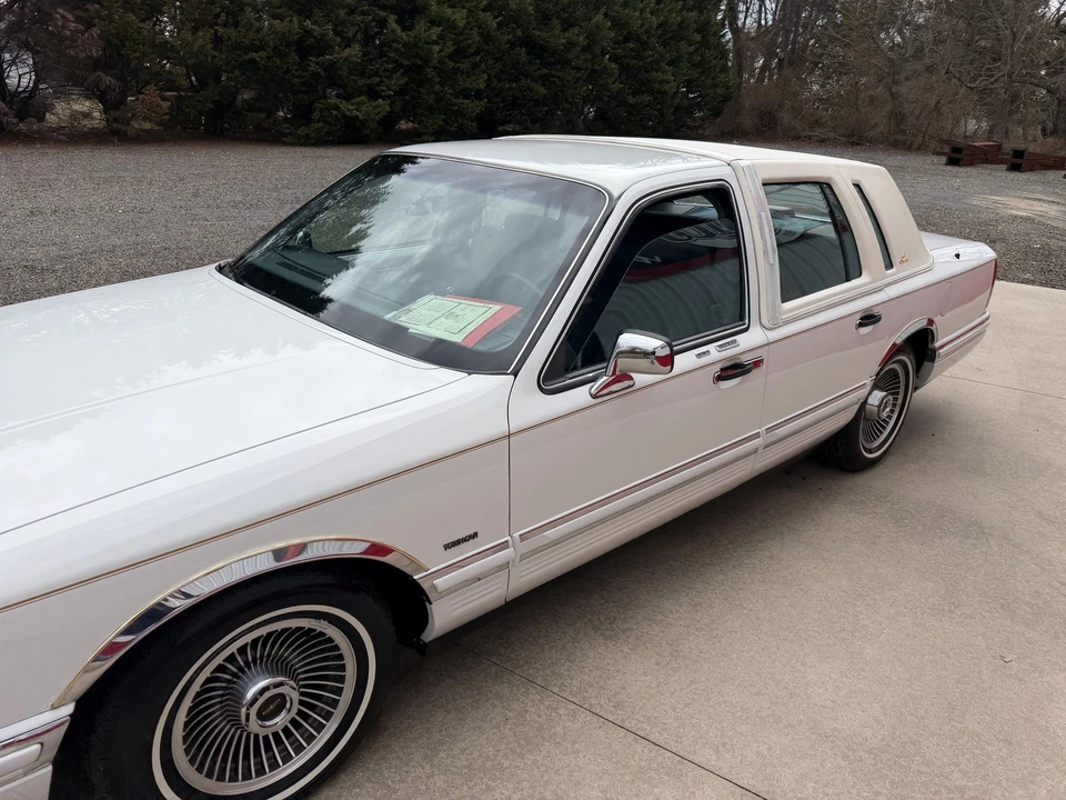 1991 Lincoln Town Car - Image 6 of 21