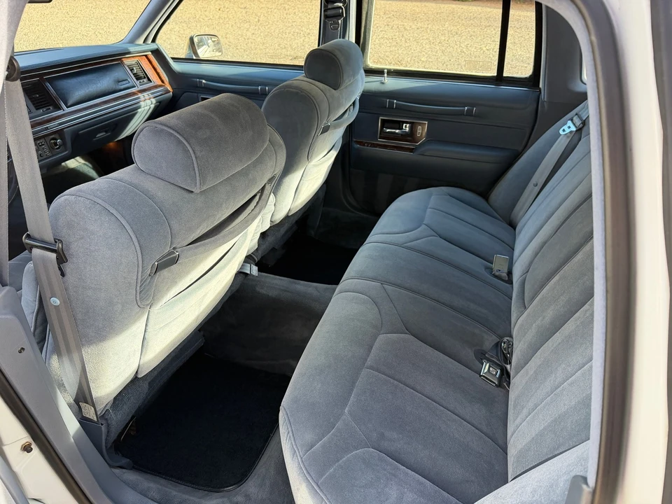 1991 Lincoln Town Car - Image 15 of 21
