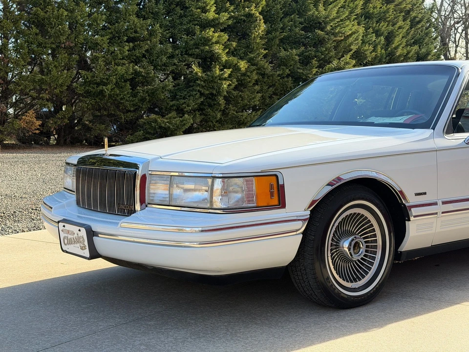 1991 Lincoln Town Car - Image 11 of 21