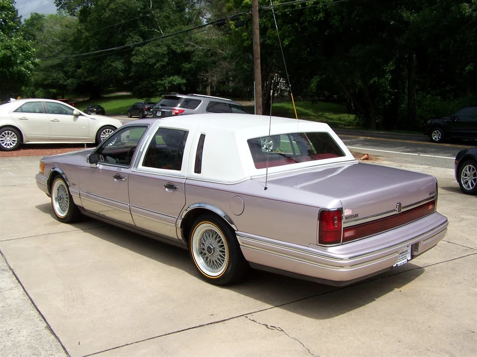 1991 Lincoln Town Car - Image 2 of 23