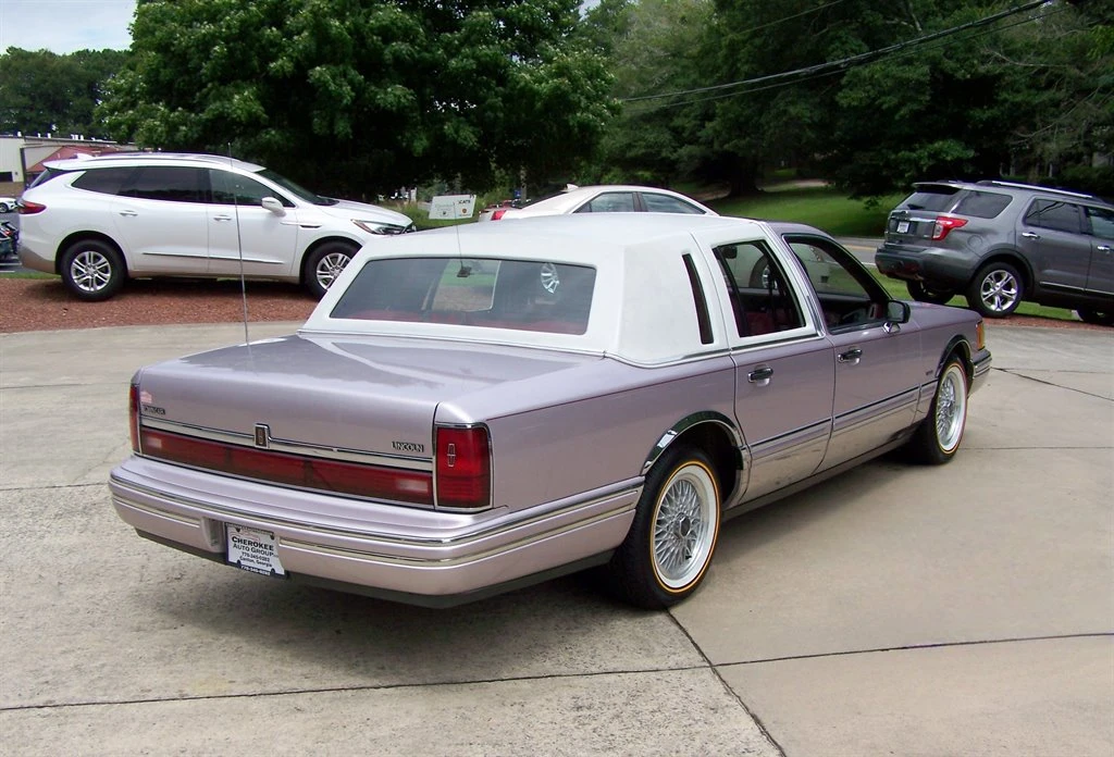 1991 Lincoln Town Car - Image 4 of 23
