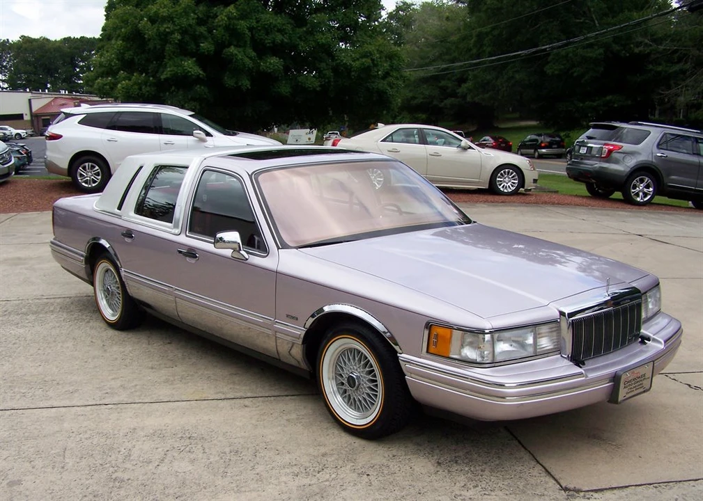 1991 Lincoln Town Car - Image 3 of 23