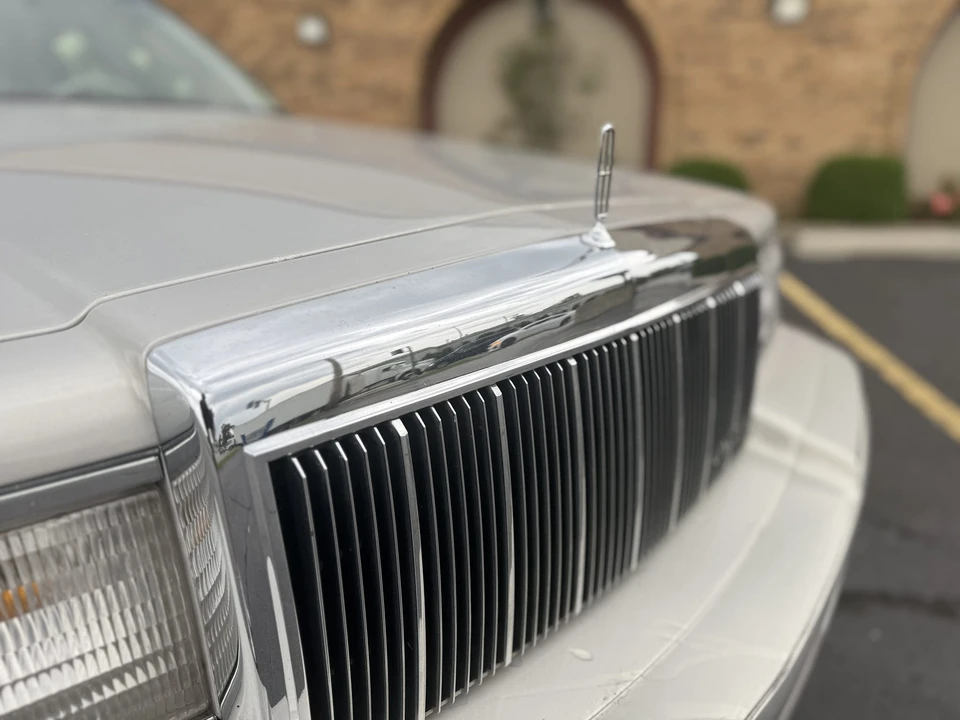 1991 Lincoln Town Car - Image 29 of 31