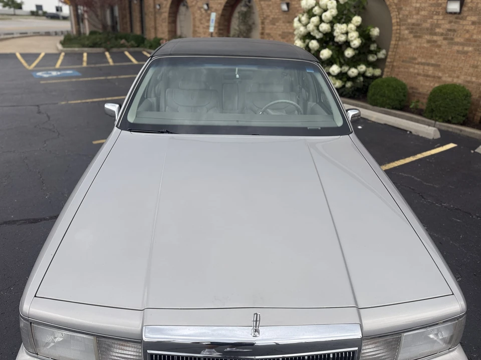 1991 Lincoln Town Car - Image 28 of 31