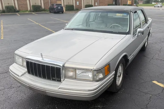 1991 Lincoln Town Car Signature Series