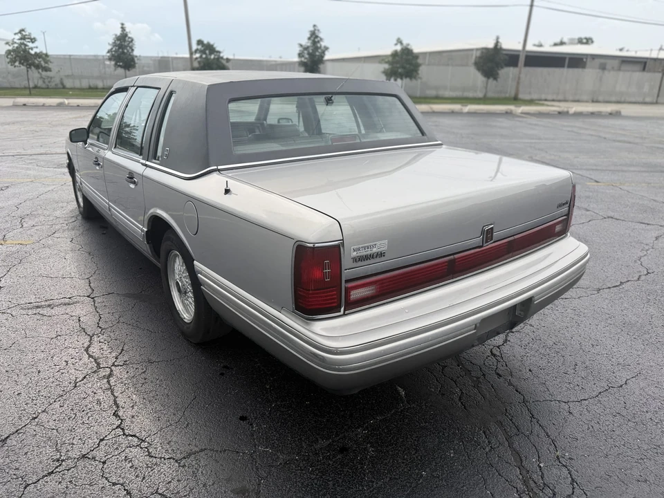 1991 Lincoln Town Car - Image 21 of 31