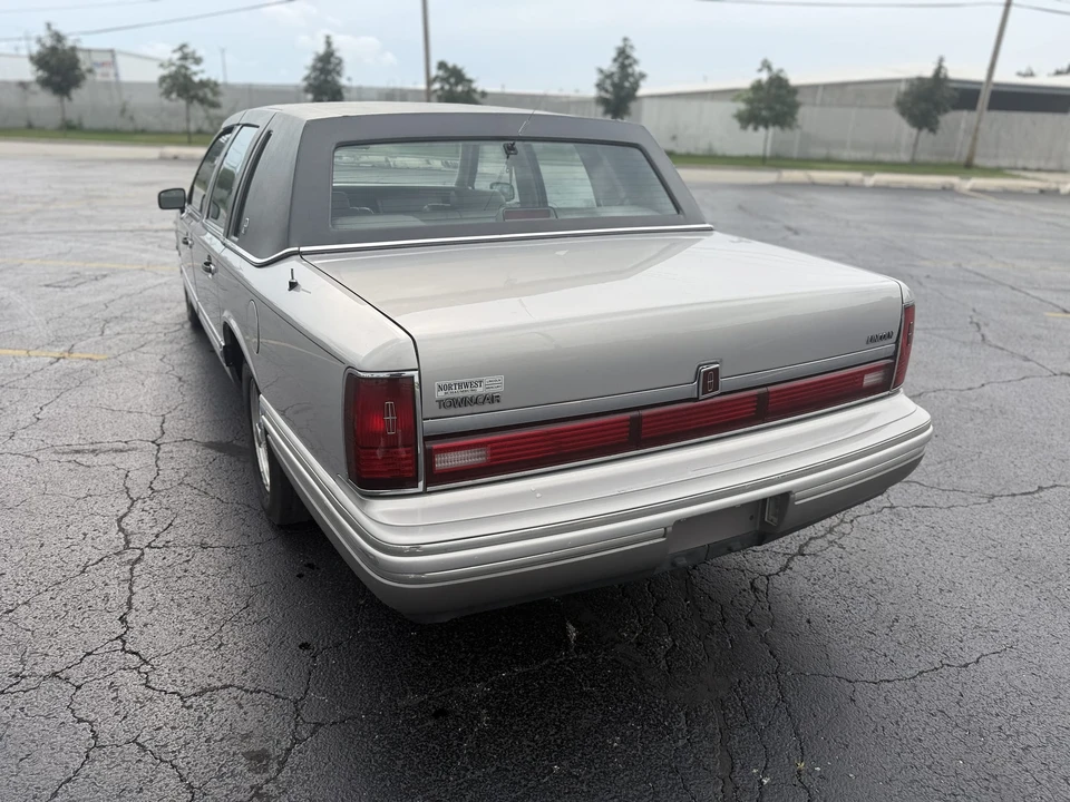 1991 Lincoln Town Car - Image 22 of 31
