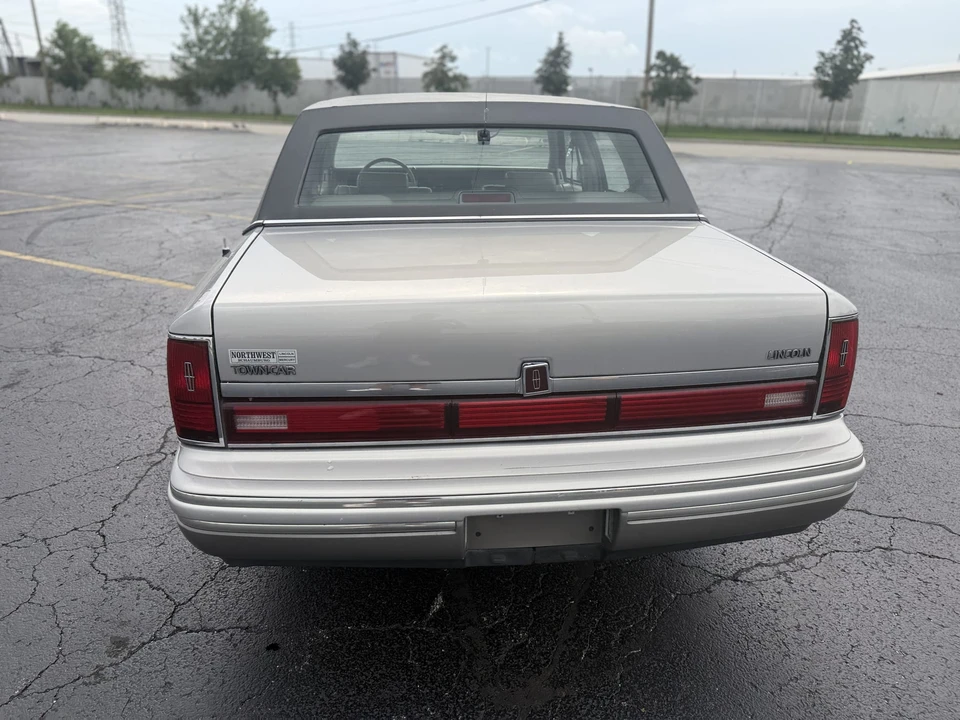 1991 Lincoln Town Car - Image 23 of 31